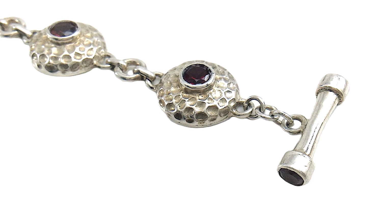 Women Vintage Ladies Sterling Silver Peace Red Garnet Stone Bracelet 7in 22.7g J004